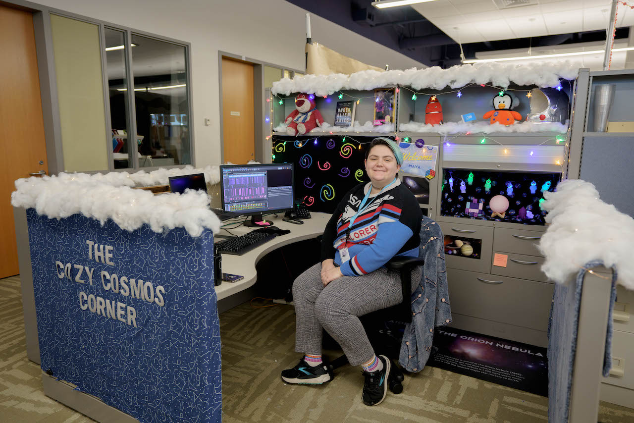 Staff desk decorating contest at LSC