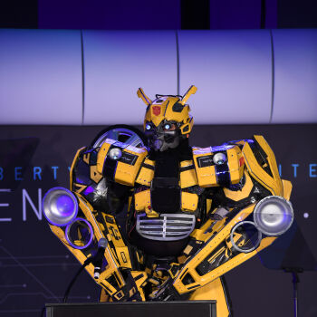 Bumblebee opens the Gala