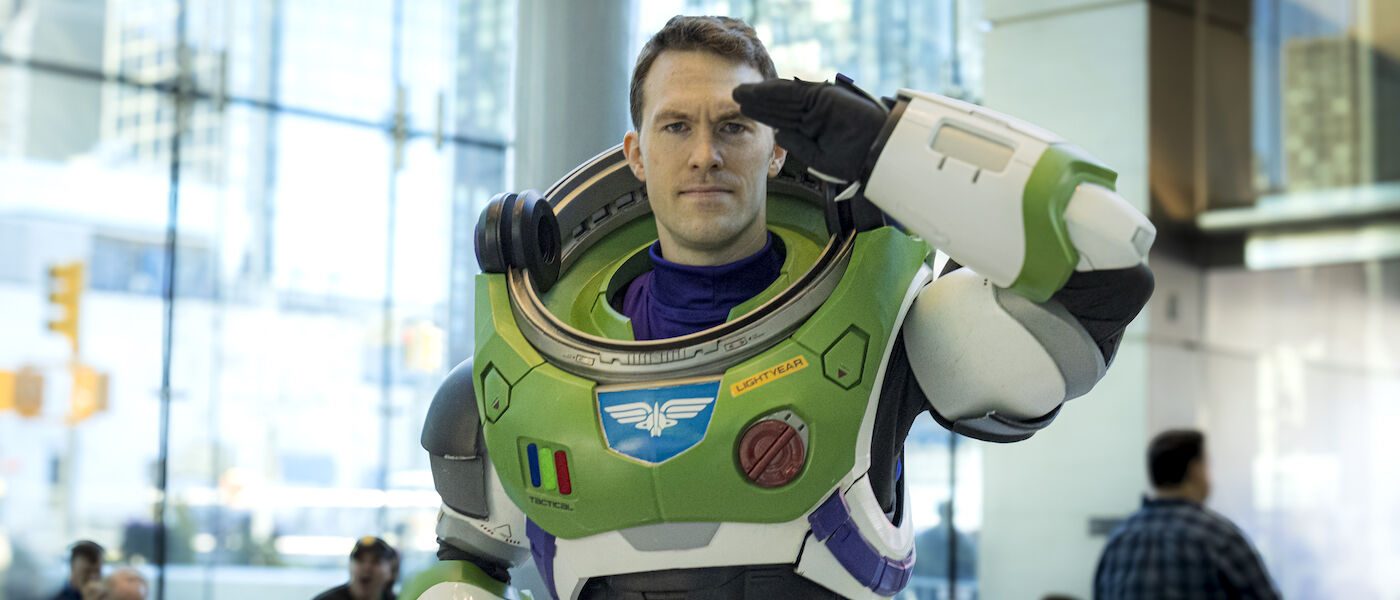 Buzz Lightyear cosplayer